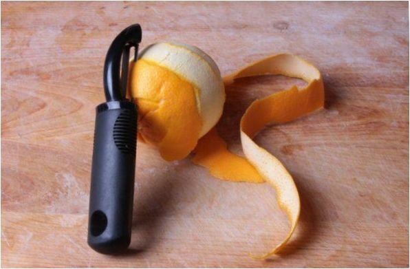 Hámozza meg a citrusfélék héját