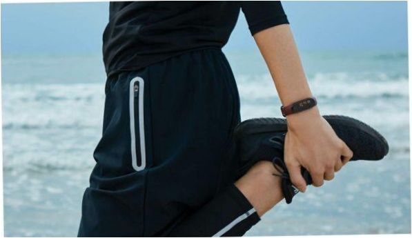 Intelligens karkötő Xiaomi Mi Smart Band 4 - képernyő: 1.28" Transzflektív