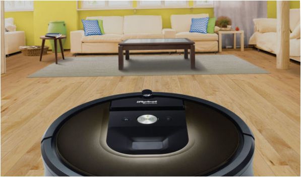 IROBOT Roomba 980 porszívó egy lakásban