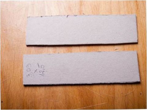 Vágjuk ki a dobozhoz szükséges forgácslap formákat